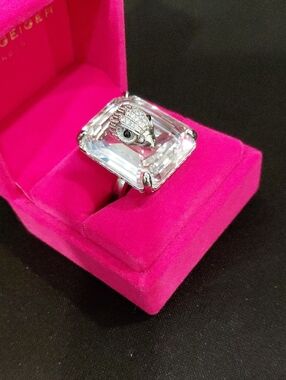 KURT GEIGER LONDON EAGLE CRYSTAL RING SIZE 9